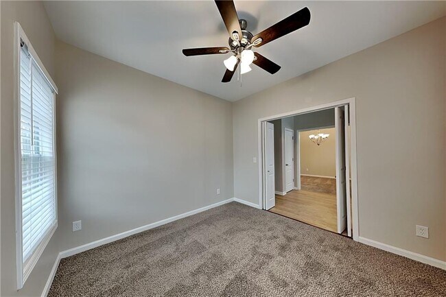 Building Photo - 383 Kyles Cir