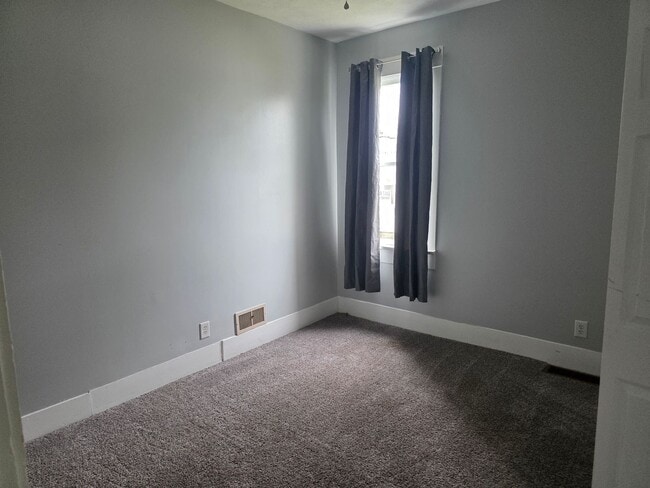 Building Photo - Spacious 2-Bedroom, 1-Bathroom Home – $1,300/Month | Move-In Special Available