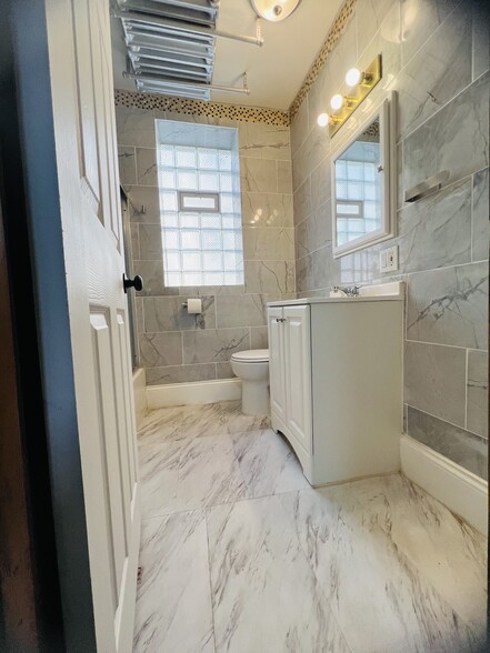 Bathroom - 3025 N Parkside Ave