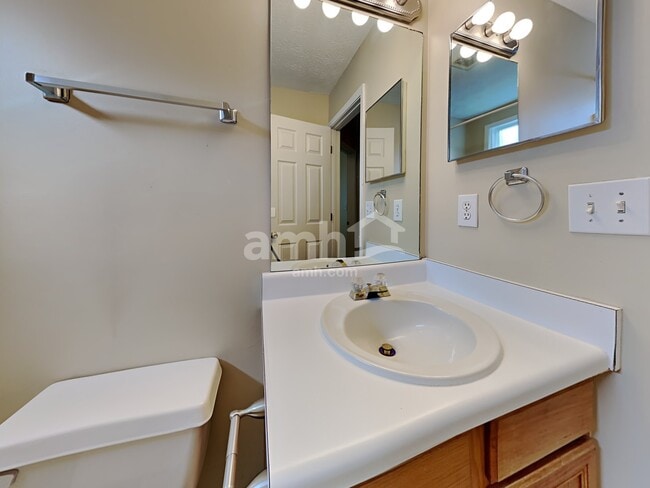 Building Photo - 1821 Chardin Way
