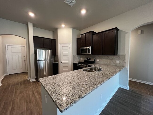 Building Photo - Spacious Single-Story Duplex with Upgraded Kitchen Appliances