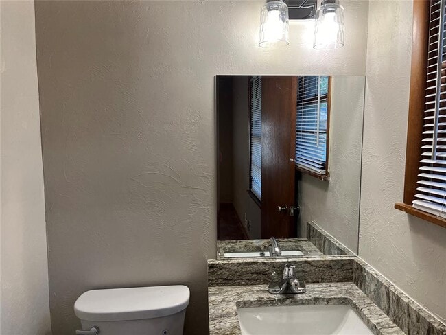 Building Photo - 1603 Franklin Dr