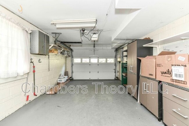 Building Photo - 9205 Hamilton Dr