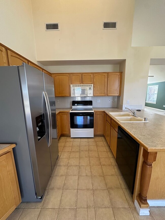 Building Photo - 2 Bed Home Plus Office Space! In Zia Schoo...