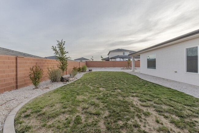 Building Photo - Beautiful Property in the Sage Canyon Neig...