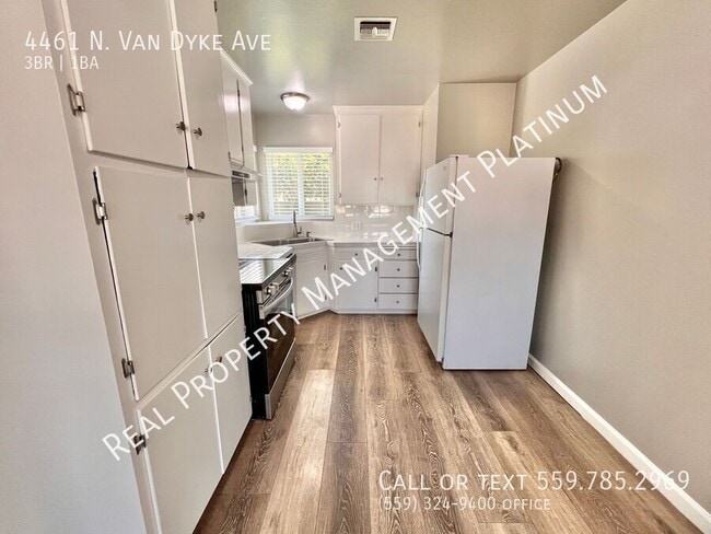 Building Photo - 4461 N Van Dyke Ave