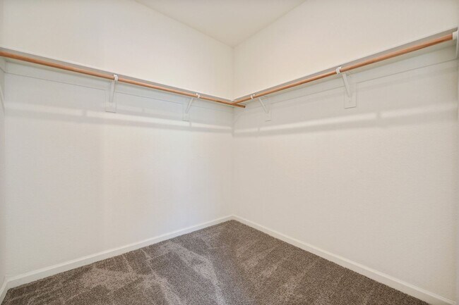 Building Photo - Fully Furnished Mid-term Rental