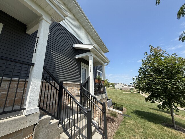 Building Photo - 5509 Prairie Pl Dr