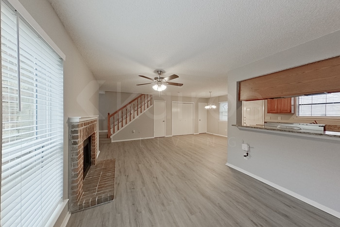 Building Photo - 822 Courtenay Pl