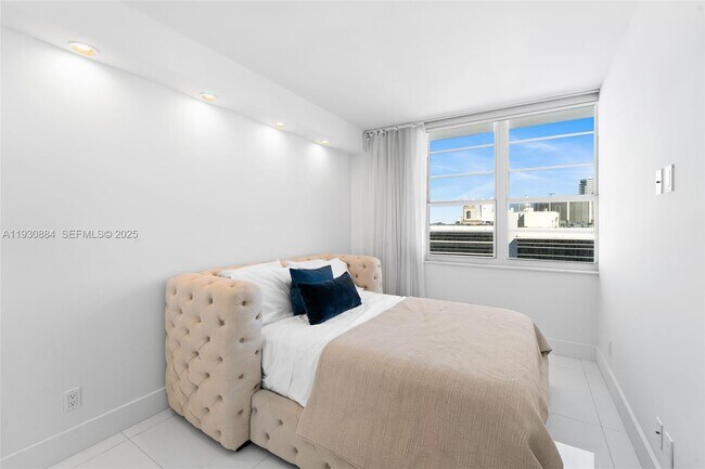 Building Photo - 100 Lincoln Rd