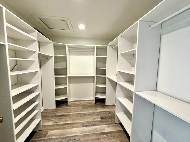 Building Photo - WATER FRONT PROPERTY!!!!!