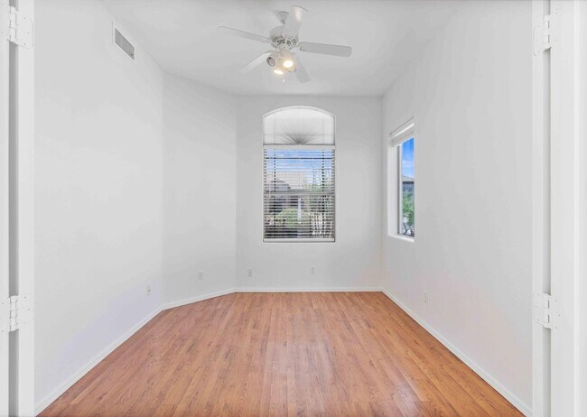 Building Photo - 14415 Century Dr