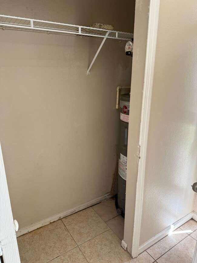 Building Photo - 4344 S Kirkman Rd