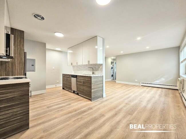 Building Photo - 1 bedroom in CHICAGO IL 60657
