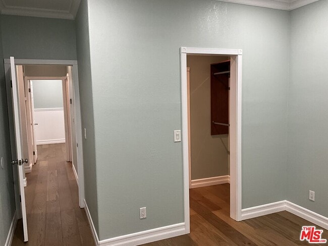 Building Photo - 6106 Rockne Ave