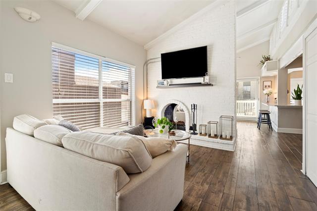 Building Photo - 5916 Sandhurst Ln
