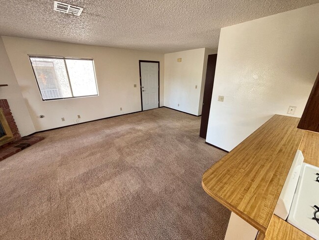 Building Photo - Cozy 2Bed/2Bath- 2 Story Condo w/ Beautifu...