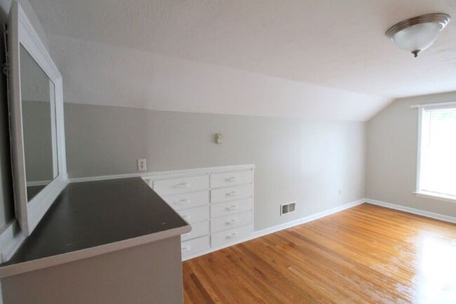 Building Photo - 3 Shenandoah Ave