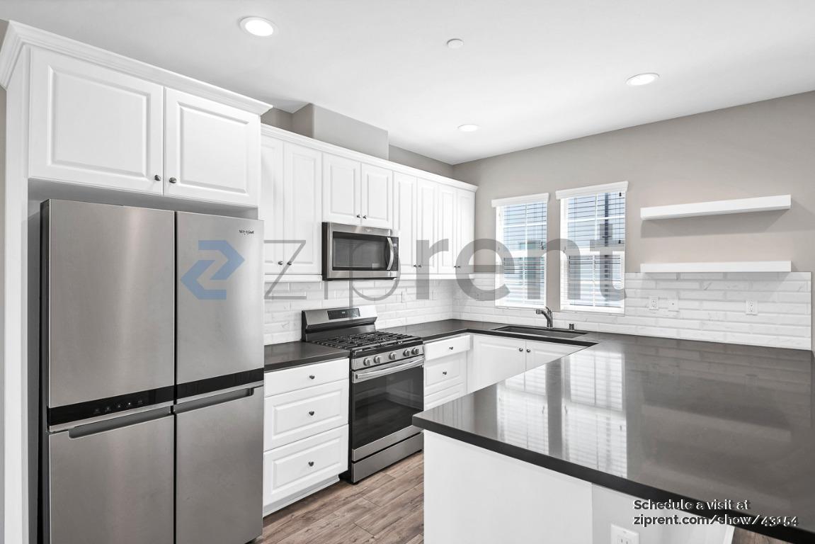 Building Photo - 833 Iris Way