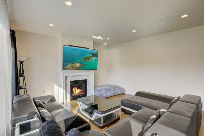 Building Photo - 124 Homer Ave SW