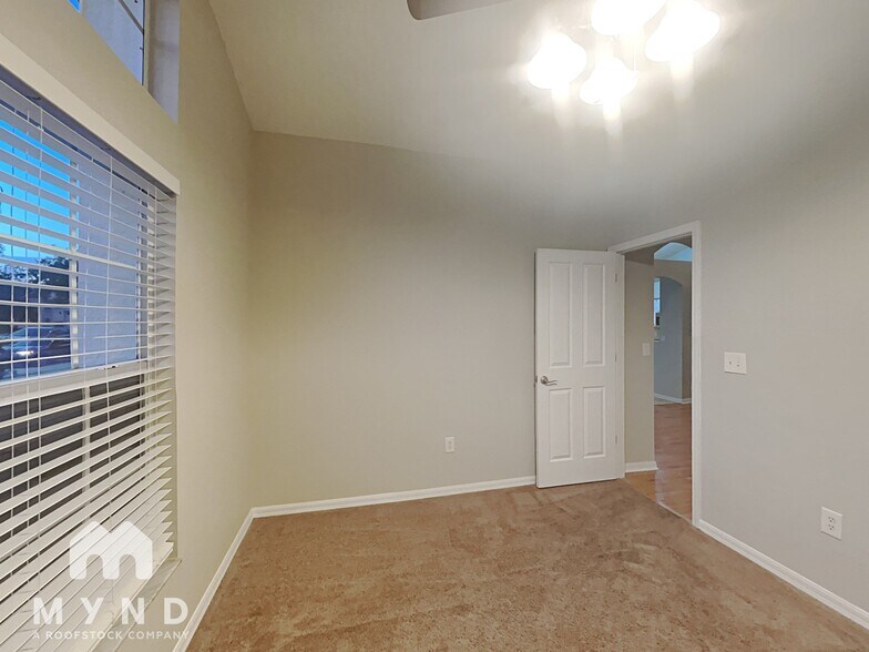 Building Photo - 1328 Maximilian Dr