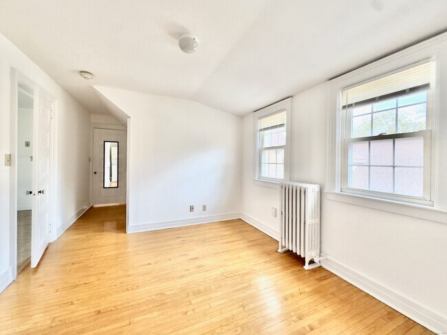 Building Photo - 53 Treat Ave