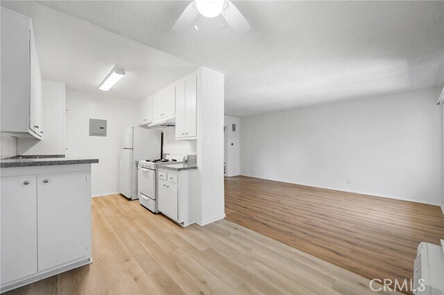 Building Photo - 1422 N Curson Ave