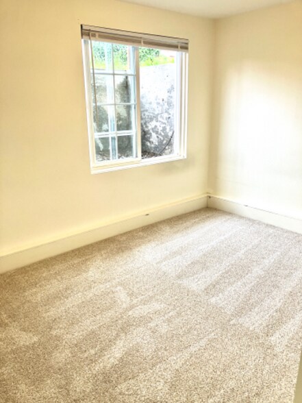 Building Photo - 2139 4th St