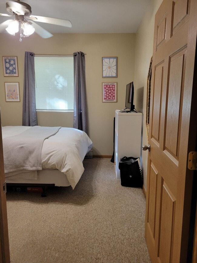 Building Photo - 5 Bedroom Duplex Unit