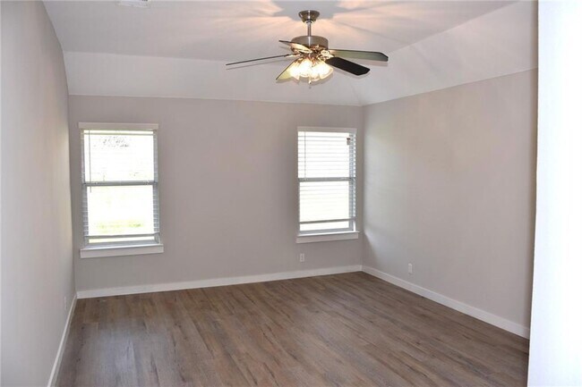 Building Photo - 1608 Southwestern Blvd
