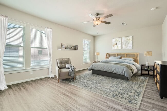 Building Photo - 430 S Centro Cir