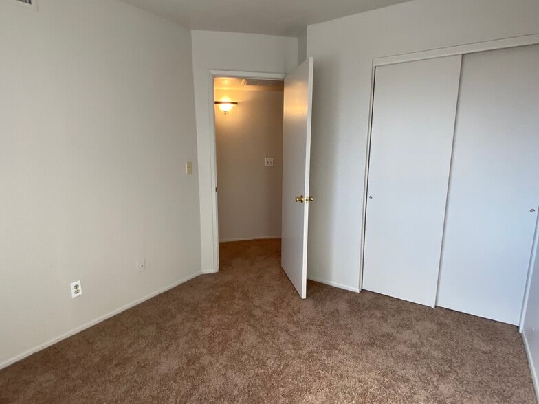 Building Photo - 2986 N Oregon St