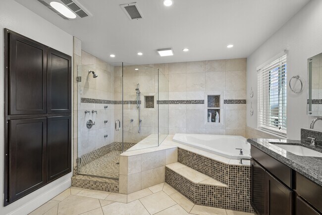 Building Photo - 14625 Flintstone Dr