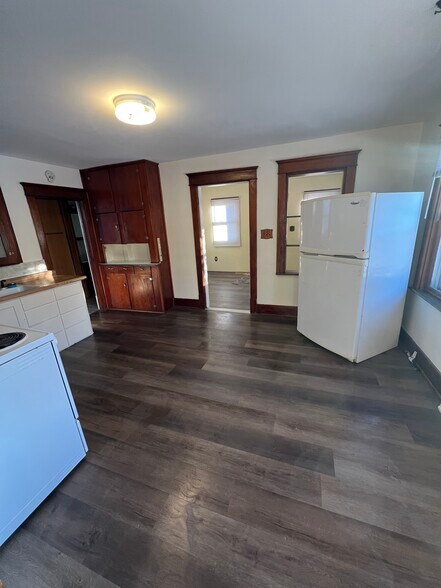 Building Photo - 23975 Tracy St