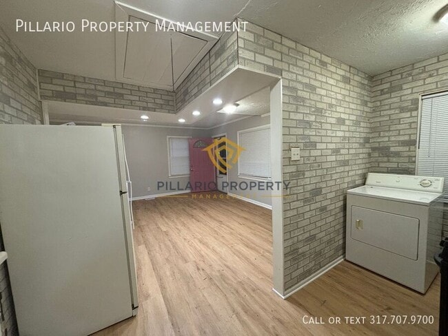 Building Photo - 1734 N Riley Ave