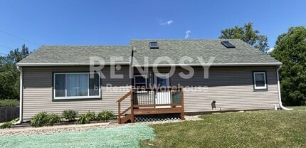 Building Photo - Availablae July 1st 4 Bedroom 2 Bath Single Family Home in Rochester