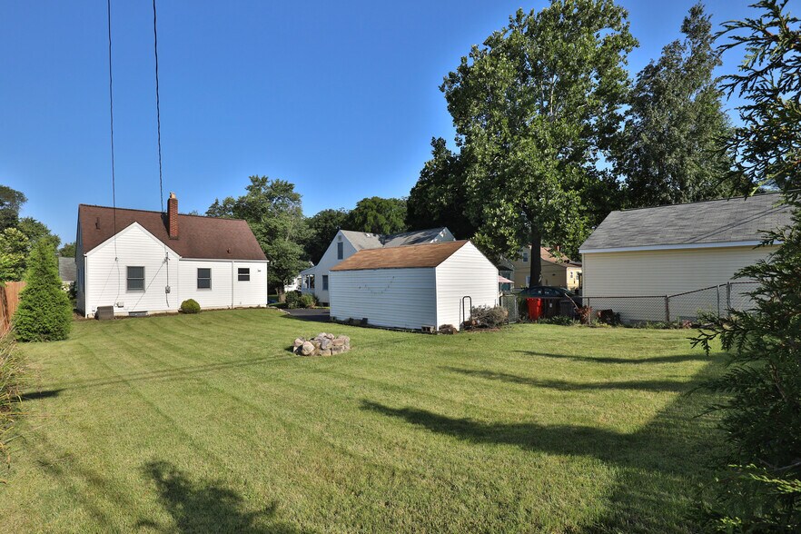 Building Photo - 5586 Emerson Ave