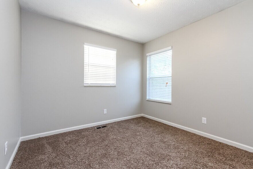 Building Photo - 5885 Gadsen Dr