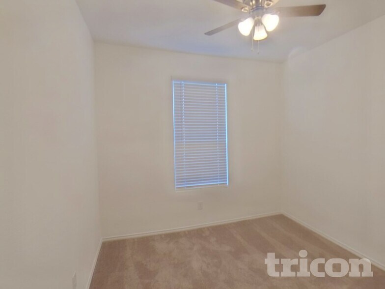 Building Photo - 2415 Carlow Ln