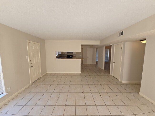 Building Photo - 18915 Oak Bower Dr