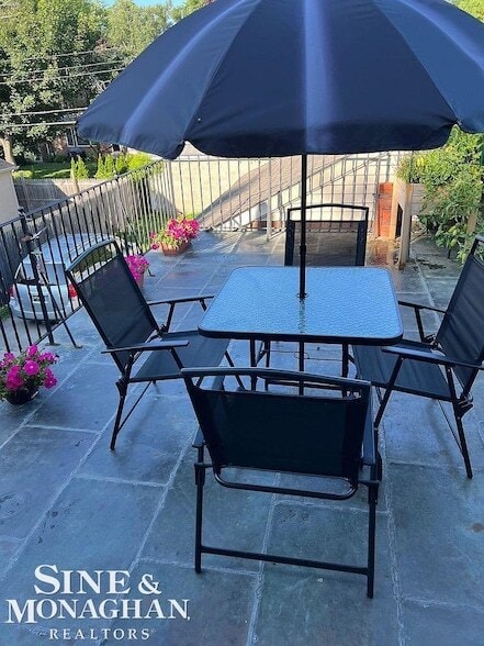 Building Photo - 904 Trombley Rd