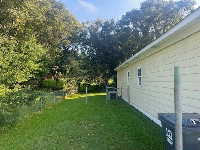 Building Photo - Rental Coming Available