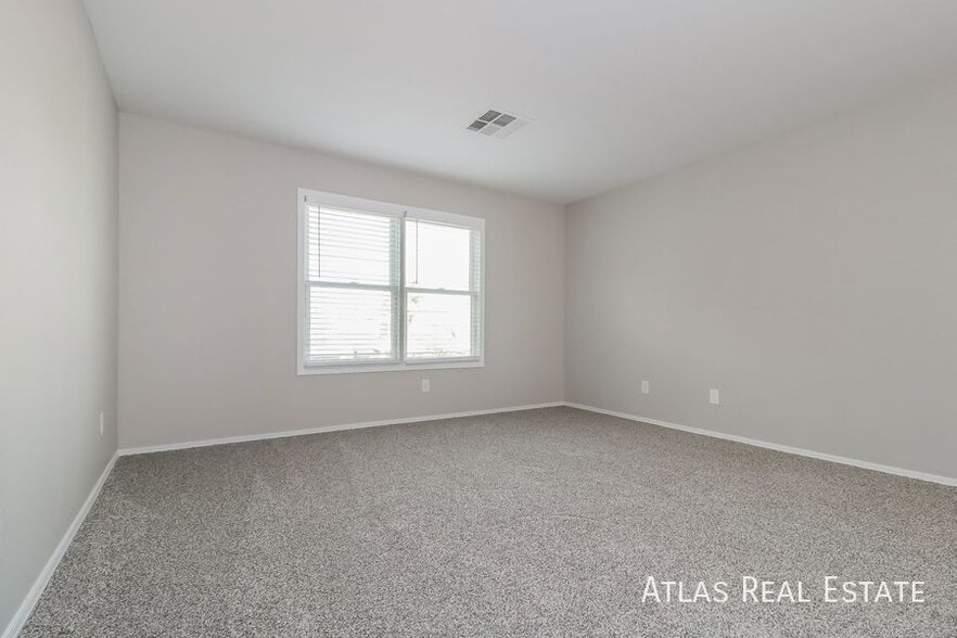 Building Photo - 18124 W Lundberg St