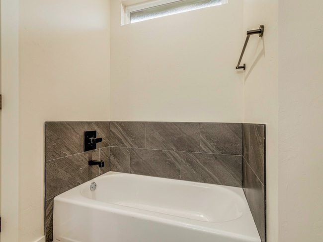 Building Photo - Captivating 3-Bed, 2-Bath Home in Charming...