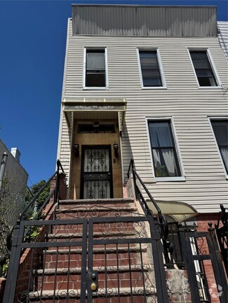 Building Photo - 39 Cornelia St