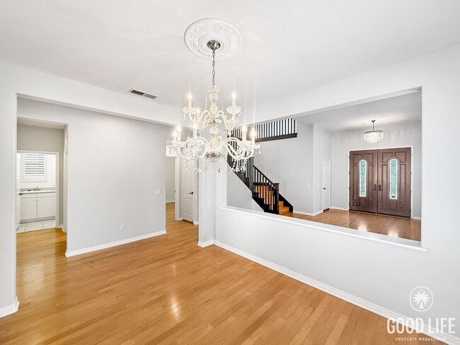 Building Photo - Updated 5BR/3BA San Diego home with modern...