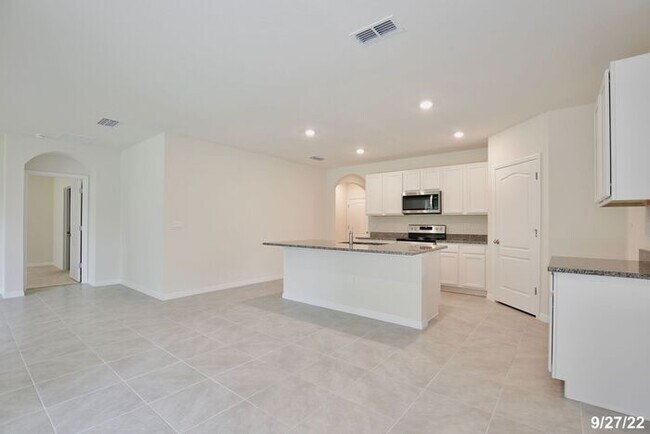 Building Photo - Modern 4/2 Home in Sanford with Open Concept Living and 2 Car Garage!