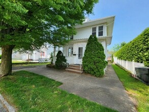 Building Photo - A Terrific Home For Your Family in Paramus