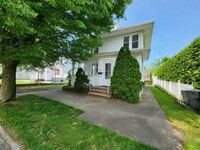 Building Photo - A Terrific Home For Your Family in Paramus
