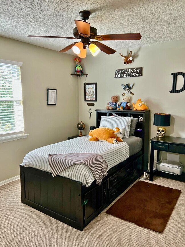 Building Photo - Charming 3-Bedroom Home with Modern Upgrad...